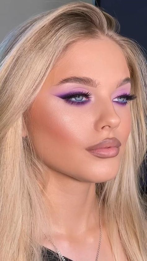 Makeup Violet, Purple Makeup Looks, Prom Eye Makeup, Purple Eye Makeup, Eye Makeup Techniques, Fall Makeup Looks, Purple Makeup, Purple Eyeshadow, Glamorous Makeup