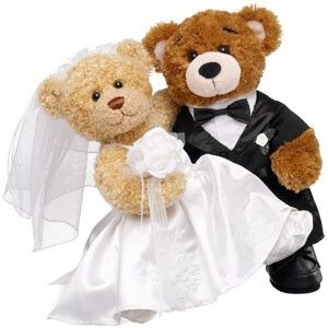 Cute bride and groom bear, I wonder where there honey moon is? I think they'd love it in Spain! How To Make Wedding Cake, Build A Bear Outfits, Bride And Groom Outfits, Bear Wedding, Teddy Bear Clothes, Teddy Bear Pictures, Bear Photos, Bear Outfits, Blush Bride