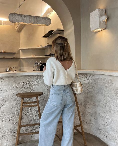 Backless Top, Break In, Elegant Outfit, Spring Summer Outfits, Fall Winter Outfits, Coffee Break, Outfits Casuales, Parisian Style, Spring Outfit