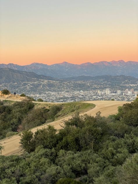 Griffith Park hiking trail taken by Farrah Power | Southern Califonia Photographer | Los Angeles Wedding Photographer Griffith Park Hike, Power Photography, La Living, Los Angeles Travel, Griffith Park, Los Angeles Wedding Photographer, Los Angeles Wedding, Here We Go Again, Hiking Trail