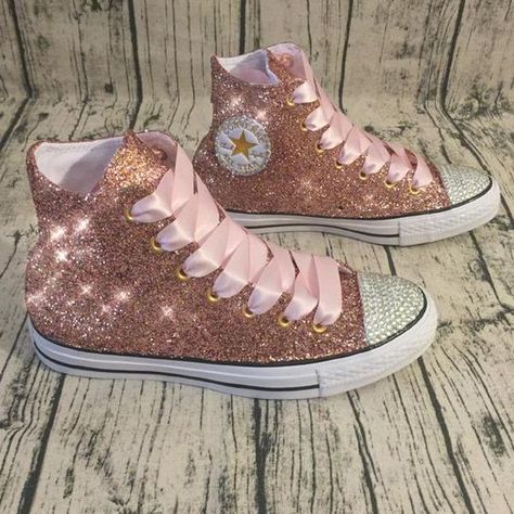 Chuck Taylors Wedding, Wedding Bride Shoes, Country Shoes Boots, Quinceanera Shoes, Glitter Converse, Rose Gold Bride, Rose Gold Shoes, Pink High Tops, Converse Chucks