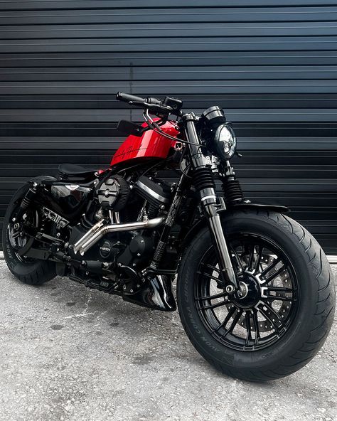 Harley Davidson Motorcycles Sportster, Bmw Adventure Bike, Road King Harley Davidson, Breakout Harley Davidson, Custom Motorcycles Bobber, Harley Davidson Sportster 883, Harley Davidson Sportster 1200, Custom Motorcycles Harley, Custom Sportster