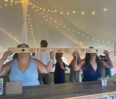 Ski Shot Board Diy, Shotski Wedding, Shot Ski Design Ideas, Shot Board, Shot Ski, Ski Board, Ski Wedding, Party Shots, Wedding Shot