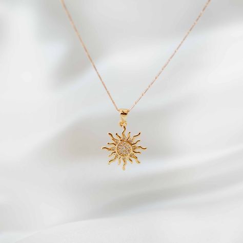 Add the perfect finishing touch to any outfit with our stunning jewelry layering pieces. Sun Locket Pendants Gold, Sun Locket, Small Gold Pendant, Sun Pendant Gold, Sun Jewelry, Canadian Women, Sun Ring, Jewelry Layering, Sun Pendant