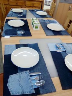 Sofa Jeans, Denim Placemats, Återvinna Jeans, Jeans Upcycle, Denim Crafts Diy, Blue Jeans Crafts, Denim Quilt, Jean Crafts, Recycle Jeans