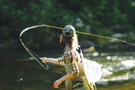 Meet six women who are rocking the boat and revolutionizing the sport. Female Angler, Fishing Waders, Fly Fishing Tips, Crappie Fishing, Fishing Techniques, Lake Fishing, Deep Sea Fishing, Fishing Women, Gone Fishing