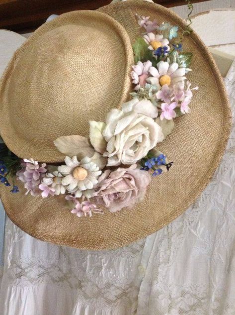 ⊱❥●⊱⊶✦⊷⊰●❥⊰ Hat With Flowers, Tea Hats, Gardening Hat, Pretty Hats, Flapper Hat, Easter Hats, Easter Bonnet, Tea Party Hats, Floral Hat