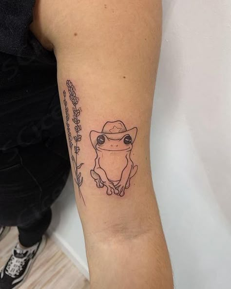 Funny Frog Tattoo Ideas, Frog Wearing Cowboy Hat Tattoo, Minimalistic Frog Tattoo, Cute Tattoos Animals, Frog In Cowboy Hat Tattoo, Fun Patchwork Tattoo, Cute Cowboy Tattoo, Frog Tattoos Cute, Cute Character Tattoos