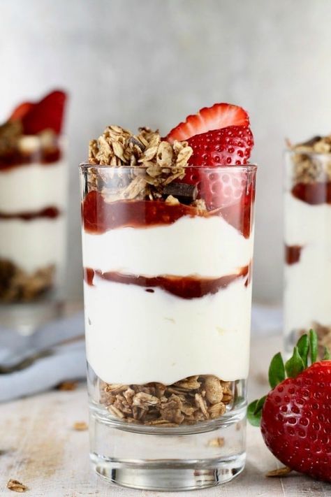 Cheesecake Breakfast, Strawberry Cheesecake Parfaits, Breakfast Parfait Recipes, Breakfast Parfaits, Breakfast Yogurt Parfait, No Bake Strawberry Cheesecake, Valentines Recipes, Breakfast Christmas, Valentines Breakfast