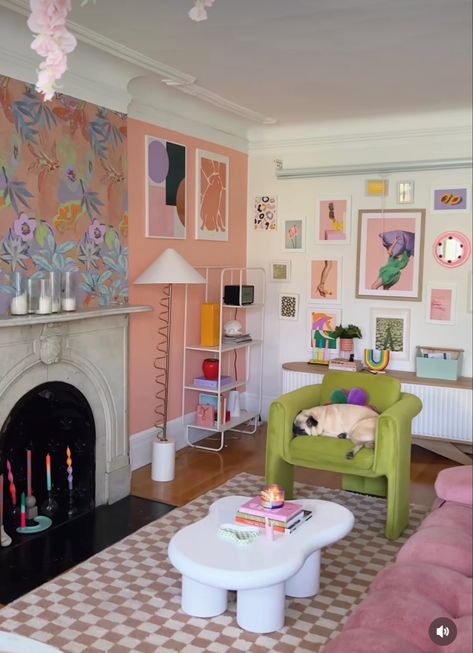 Maximalist Decor Bedroom, Colourful Living Room Decor, Maximalist Interior, Pastel Home Decor, Colorful Apartment, Colorful Home Decor, Dopamine Decor, Pastel Room, Bright Rooms