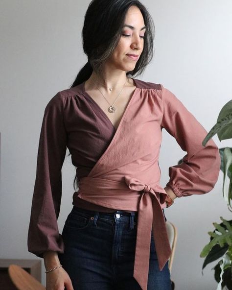 Melissa Lowry on Instagram: "I’ve always wanted to do a wrap top using scraps. When I saw the shoulder detail of the #zélietop I had to make it. I had some left over sandwashed cotton (my favourite fabric ever) in these two lovely pink and mauve tones. I usually have trouble with wrap tops but this was just a great fit. The sleeves are also 🫶🏼 The pattern comes with a dress version which is going to be must for me. Another great option for using up remnants! Pattern: Zélie top from @sycamo Clothes To Sew, Clothes Sewing Patterns, Spring Wardrobe, Wrap Top, V Shape, My Wardrobe, Dream Wardrobe, Soft Pink, Pretty Things