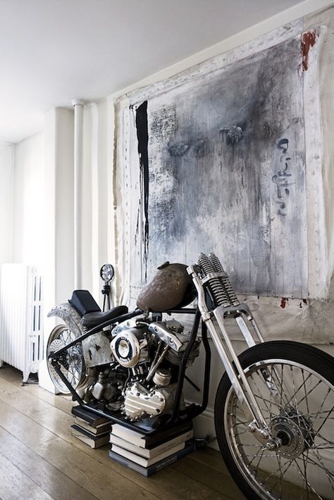 So many great things in this, maybe I can copy this with a fixie instead... Casa Rock, Motocykle Harley Davidson, Art Moto, Large Scale Wall Art, Masculine Interior, Motorcycle Decor, Motorcycle Art, Heart Art, Man Cave