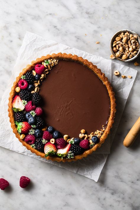 Gluten Free Tart Recipe, Vegan Chocolate Tart, Vegan Tart, Vegan Ganache, Vegan Chocolate Ganache, Showstopper Dessert, Vegan Tarts, Chocolate Tarts Recipe, Gluten Free Dairy Free Dessert