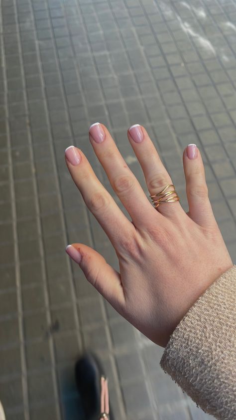 Mini French Manicure, Pink Inspo Nails, Mini French Nails, French Manicure Short, Short Nails White, French Manicure Short Nails, Manicure Short Nails, Mini Manicure, Manicure Short