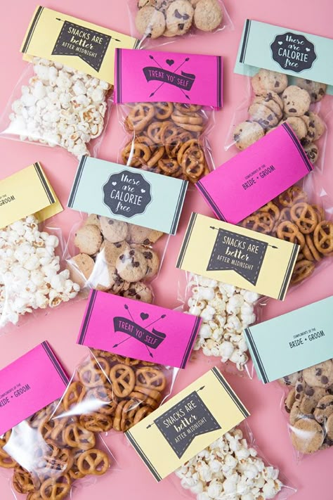 Snack Favors, Wedding Snack, Wedding Snacks, Anniversaire Diy, Cheap Favors, Tafel Decor, Diy Wedding Gifts, Snack Gift, Free Wedding Printables