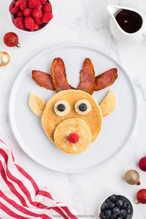 Reindeer Pancakes Recipe Cute Christmas Breakfast, Kids Food Recipes, Reindeer Pancakes, Christmas Tree Waffles, Christmas Pancakes, Meals For Kids, Christmas Crafts For Kids To Make, Easy Meals For Kids, Christmas Brunch