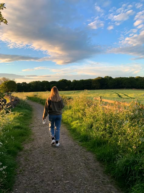 Reading Outdoors, Walks In Nature, Going On A Walk, Summer Vine, Being Outside, Taking A Walk, Aesthetic Nature, Dream Lifestyle, Summer Bucket