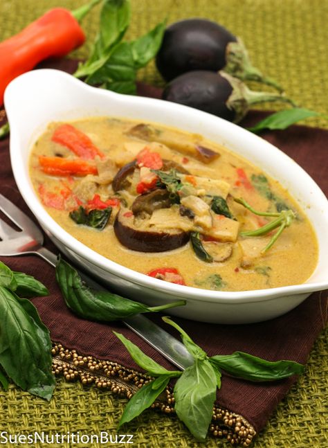 Thai Red Curry with Grilled Eggplant Eggplant Moussaka, Red Curry Recipe, Dhal Recipe, Red Curry Chicken, Eggplant Curry, Mexican Side Dishes, Grilled Eggplant, Vegan Main Dishes, Yogurt Recipes