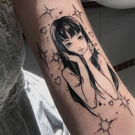 Arm Tattoos Anime, Alt Aesthetic Tattoo, Tomie Junji Ito Tattoo, 90s Tattoo Grunge, Misa Tattoo, Tomie Tattoo Design, Tomie Tattoo, Aesthetic Tattoos Grunge, Alt Tats