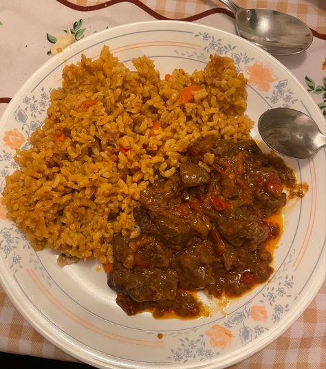 Albanian Traditional Food, Albanian Culture Food, Albanian Food, Albanian Recipes, Albanian Culture, Dream List, Goulash, Mother Of God, Healthy Dishes