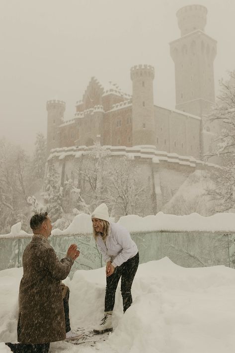 Marriage Proposal Aesthetic, Castle Proposal, Winter Proposal Photos, Snow Proposal, Proposal Ideas Winter, Winter Proposal Ideas, Snowy Proposal, Colorado Proposal, Fall Proposal