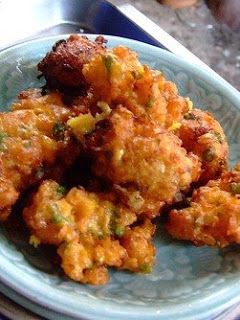 Lindaraxa: Thai Corn Fritters Thai Corn Fritters, Corn Fritters Recipe, Sweet Corn Fritters, Corn Fritter Recipes, Best Thai Food, Fritters Recipe, Corn Fritters, Fritter Recipes, Amish Recipes