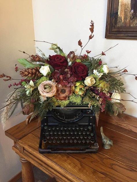 Antique Typewriter, Vintage Typewriter, Silk Flower Arrangements, Repurposed Items, Floral Craft, Vintage Typewriters, Antique Decor, Primitive Decorating, Simple Decor