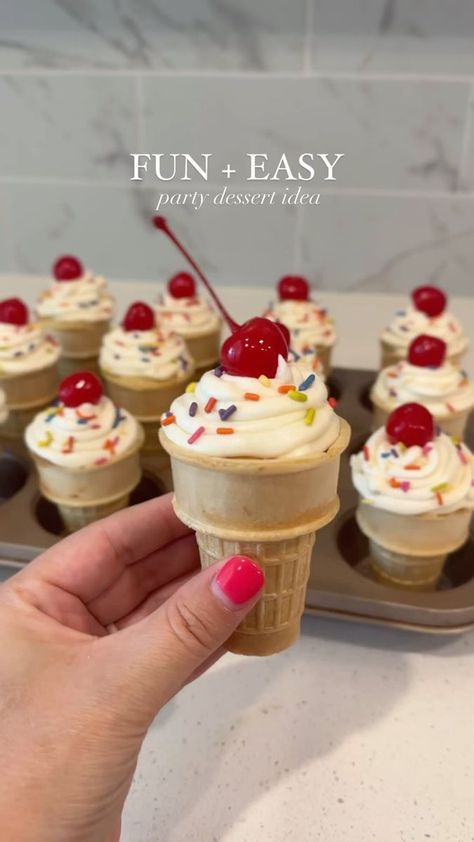 Ice Cream Cones Recipe, Frost Cupcakes, Easy Party Desserts, Cone Cupcakes, Ice Cream Cone Cupcakes, Fun Dessert, Ice Scream, Easy Ice Cream, Sprinkle Cake