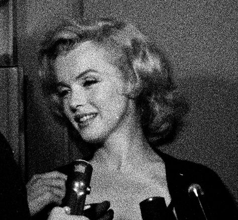 timeless hollywood en Tumblr Marilyn Monroe Gif, Maureen O'sullivan, Marilyn Monroe Life, Marilyn Monroe Portrait, Serge Gainsbourg, Greta Garbo, Marilyn Monroe Photos, Valley Of The Dolls, Norma Jeane