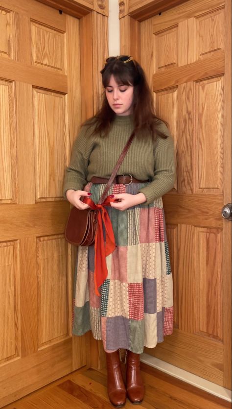 Cottage Core Aesthetic Outfit Plus Size, Old Lady Aesthetic Outfits, Cottage Core Outfit Plus Size, Midsized Business Casual, Plus Sized Cottage Core, Grannycore Fashion, Plus Size Earthy Outfits, Patchwork Skirt Outfit, Grandma Core Outfit