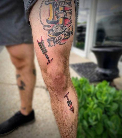 posted by Dakota Davis on fb Arrow In The Knee Tattoo, Western Tattoos For Men Country, Arrow Knee Tattoo, Arrow To The Knee Tattoo, Above Knee Traditional Tattoo, Appalachia Tattoo Ideas, American Traditional Arrow Tattoo, Skyrim Traditional Tattoo, Leg Traditional Tattoo