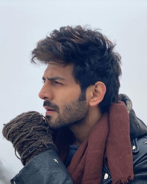 Kartik Aaryan Hairstyle, Wedding Dresses Men Indian, Guy Haircuts Long, Kartik Aaryan, Zayn Malik Pics, Handsome Celebrities, Handsome Arab Men, Face Shape Hairstyles, Quick Workout Routine