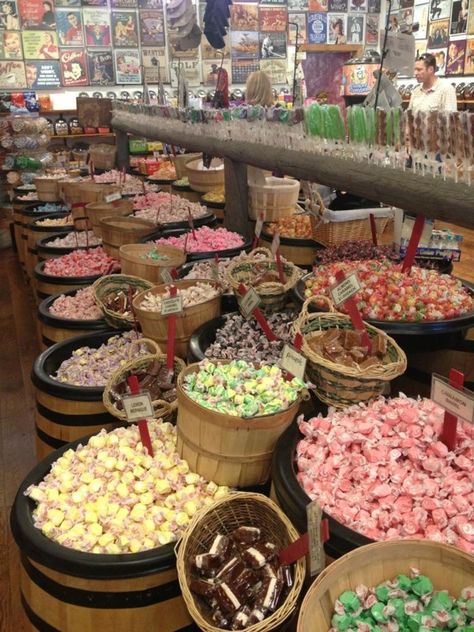 Irish Cream Truffles, 90s Snacks, Candy Store Display, Candy Stores, Cacao Fruit, Fudge Shop, Best Homemade Ice Cream, Country Stores, Toffee Chips