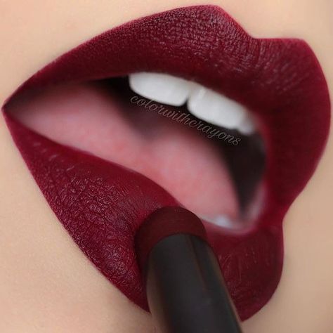 Eye Mekup, Nails Dark Red, Lip Goals, Burgundy Matte Lipstick, Eyeliner Style, Gel Nails French, Nails Dark, Beautiful Lipstick, Sweet Lips