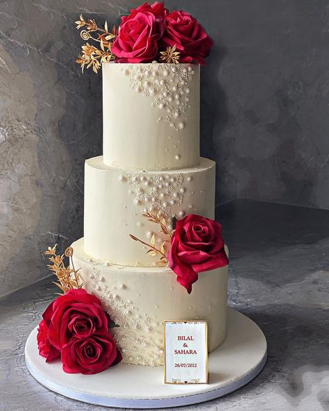 Red Themed Wedding Cake, Wedding Cake Red And Gold, Red Wedding Cakes, Wedding Cakes Red, Ruby Wedding Cake, Red Wedding Cake, Red Rose Wedding Cake, Pearl Wedding Cake, Wedding Cake Simple Elegant