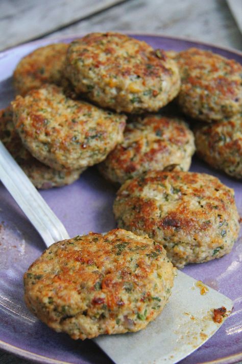 Veal Burgers, Ground Veal Recipes, Meat Patty Recipe, Ground Veal, Veal Parmesan, Meat Patties, Chicken Burgers Recipe, Veal Recipes, Parmesan Recipes