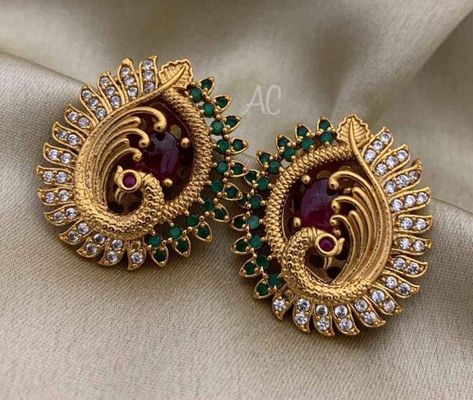 Jhumkas Gold Indian, Ear Tops Gold Indian, Gold Earrings Designs New Model, Trendy Silver Jewelry, Fashion Jewelry Necklaces Gold, Gold Jewels Design, New Gold Jewellery Designs, Gold Earrings Models, Fancy Jewelry Necklace