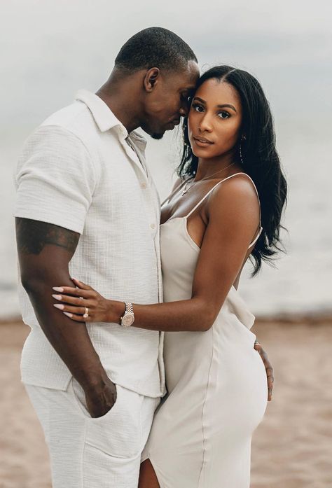 Black Couples Photoshoot Classy, Pure Relationship, Engagement Photo Shoot Poses, Engagement Photo Shoot Beach, Engagement Picture Outfits, Pre Wedding Photoshoot Outfit, Couple Engagement Pictures, Pre Wedding Shoot Ideas, Family Picture Poses