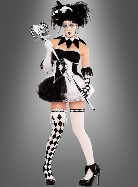 Black And White Clown, Harlequin Costume, Circus Fashion, Halloween Circus, Costume Carnaval, Dark Circus, Diy Kostüm, Circus Costume, Pretty Halloween