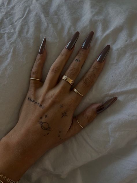 Tattoo Main, Minimal Tattoo Designs, Fineline Tattoos, Half Sleeve Tattoos Forearm, Magic Runes, Small Girly Tattoos, Fineline Tattoo, Hand And Finger Tattoos, Small Hand Tattoos