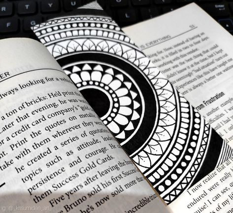 Bookmark in mandala pattern by krisumidee art Mandala Bookmark Ideas, Mandala Art Bookmark, Mandala Bookmark, Bookmarks Ideas, Bookmark Art, Mandala Sketch, Homemade Bookmarks, Art Markers Drawing, Cute Small Drawings