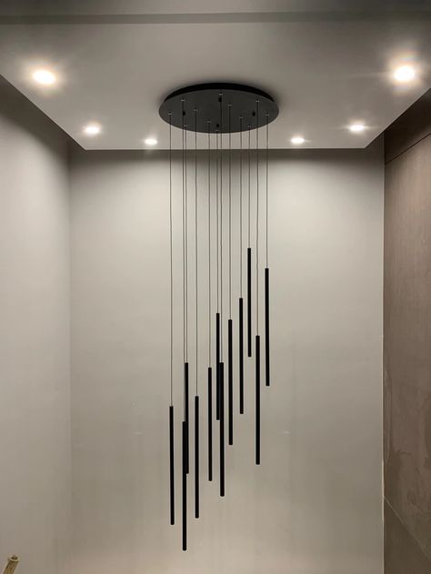 Staircase Chandelier Contemporary, Light Fixtures Staircase, Chandelier Interior Design, Staircase Chandelier Modern, Staircase Pendant Lighting, Black And Gold Living Room, Lights Installation, Entryway Chandelier, Modern Hanging Lights