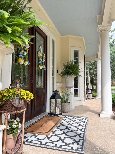 Bring a touch of welcoming Southern hospitality to your home with these porch and patio ideas to create charming, inviting, and relaxing outdoor spaces! Porch And Patio Ideas, Relaxing Outdoor Spaces, Shade Loving Plants, Southern Porch, Front Porch Plants, Porch And Patio, Southern Porches, Porch Life, Porch Plants