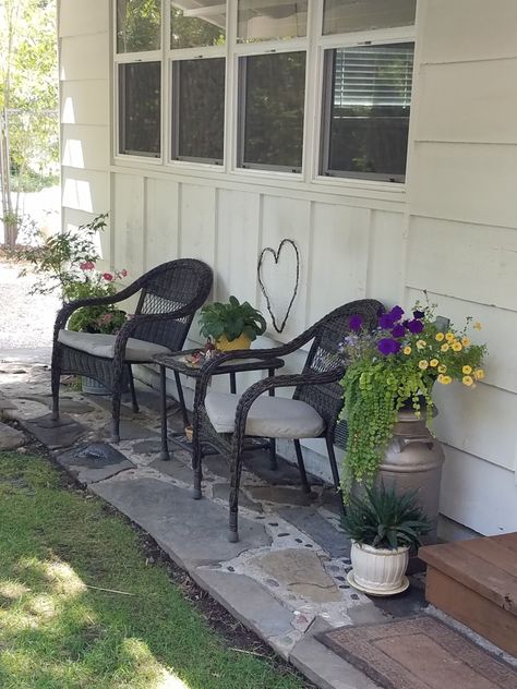 Small Front Yard Sitting Area, Front Yard Seating Area Ideas No Porch, Front Of House Sitting Area Outside, Sitting Area On Driveway, Small Patio Front Of House, Bench In Front Of House, Front Yard Garden With Bench, Front Yard Seating Area No Porch, Front Yard Sitting Area Ideas Diy