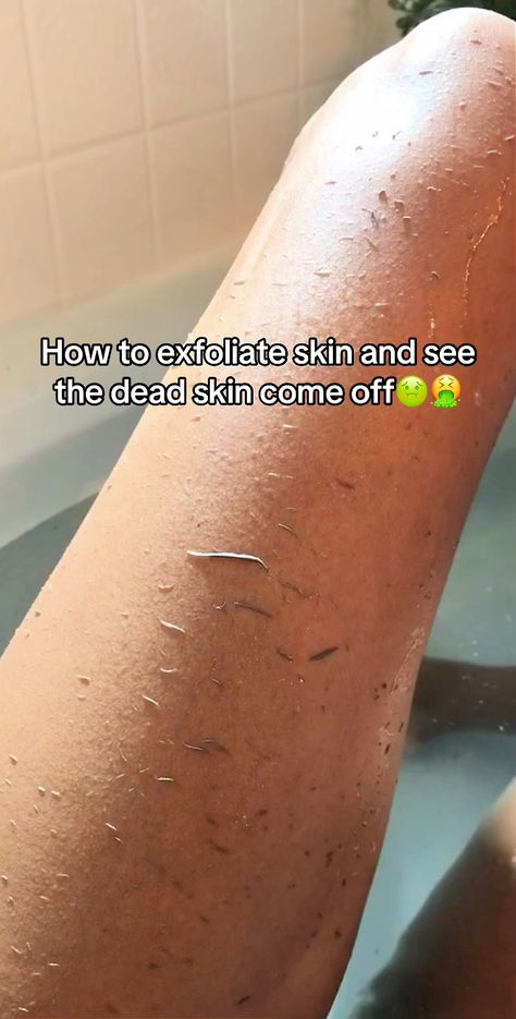 How To Exfoliate Your Skin The Right Way! How To Use Exfoliating Gloves, Fair Skin Tips, Best Body Exfoliator, Exfoliation Tips, Smooth Body Skin, Exfoliate Legs, Glowing Body Skin, Smooth Skin Body, Exfoliation Benefits