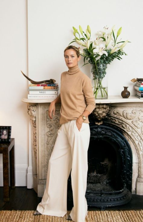 Caroline Murphy, Carolyn Murphy, Look Office, Cream Pants, Beige Outfit, Professional Wear, Spring Look, Shades Of Beige, Work Fashion