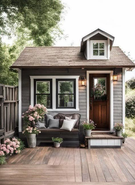 Tiny Backyard, She Shed Ideas, Backyard Cottage, Small Cottage Homes, Shed To Tiny House, Tiny Cottage, Backyard Sheds, Tiny Home Ideas, Backyard Shed