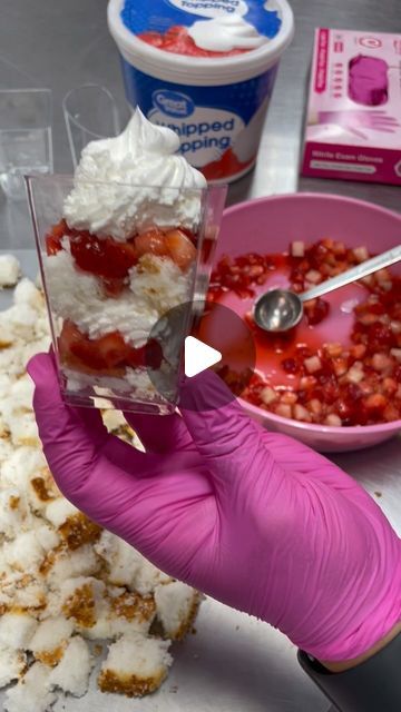 Sweet Tooth Candy Inc. on Instagram: "Message us to get tutorial on how to make this strawberry shortcake in a cup + a link on where to get these beautiful cups, set of 150 pieces - 2 style cups + mini spoons! 🍰  Or if you don’t want to make it and want to order some with us we got you on that too! These are great dessert to sit in a table and easy for your guests to enjoy 🍰  #strawberryshortcake #shortcakecup #dessertcups #dessertcup #bakingtutorial #treatmaking #desserttable #desserts #dessertcatering #strawberrys" Glass Bowl Desserts, Treat Table Set Up Ideas, Strawberry Shortcake Cups Easy, Desserts In A Cup For Party, Strawberry Shortcake Treats, Strawberry Shortcake In A Cup, Strawberry Shortcake Dessert Cups, Mini Dessert Cups Recipes, Mini Strawberry Shortcake Cups