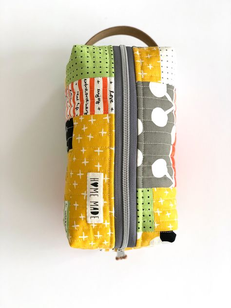 A Boxy Pouch Project and Blockheads Block 53 Boxy Bag Sewing Pattern, Quilted Boxy Pouch, Boxy Bag Pattern Free, Boxy Pouch Pattern Free, Boxy Pouch Pattern, Boxy Pouch, Bags To Make, Boxy Bags, Zipper Pouch Tutorial