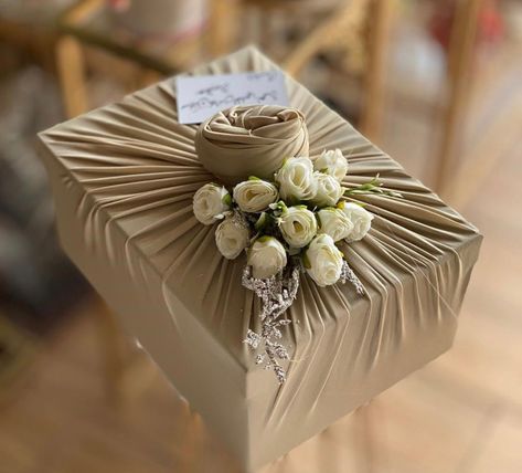 Hidden Hantaran Gold, Birthday Gift Ideas Diy Creative, Birthday Gift Wrapping Ideas Creative, Diy Birthday Gift For Husband, Friend Birthday Gift Ideas Diy, Wrapping Ideas For Men, Gift Wrapping Ideas For Men, Gift Ideas Diy Creative, Fancy Gift Wrapping Ideas